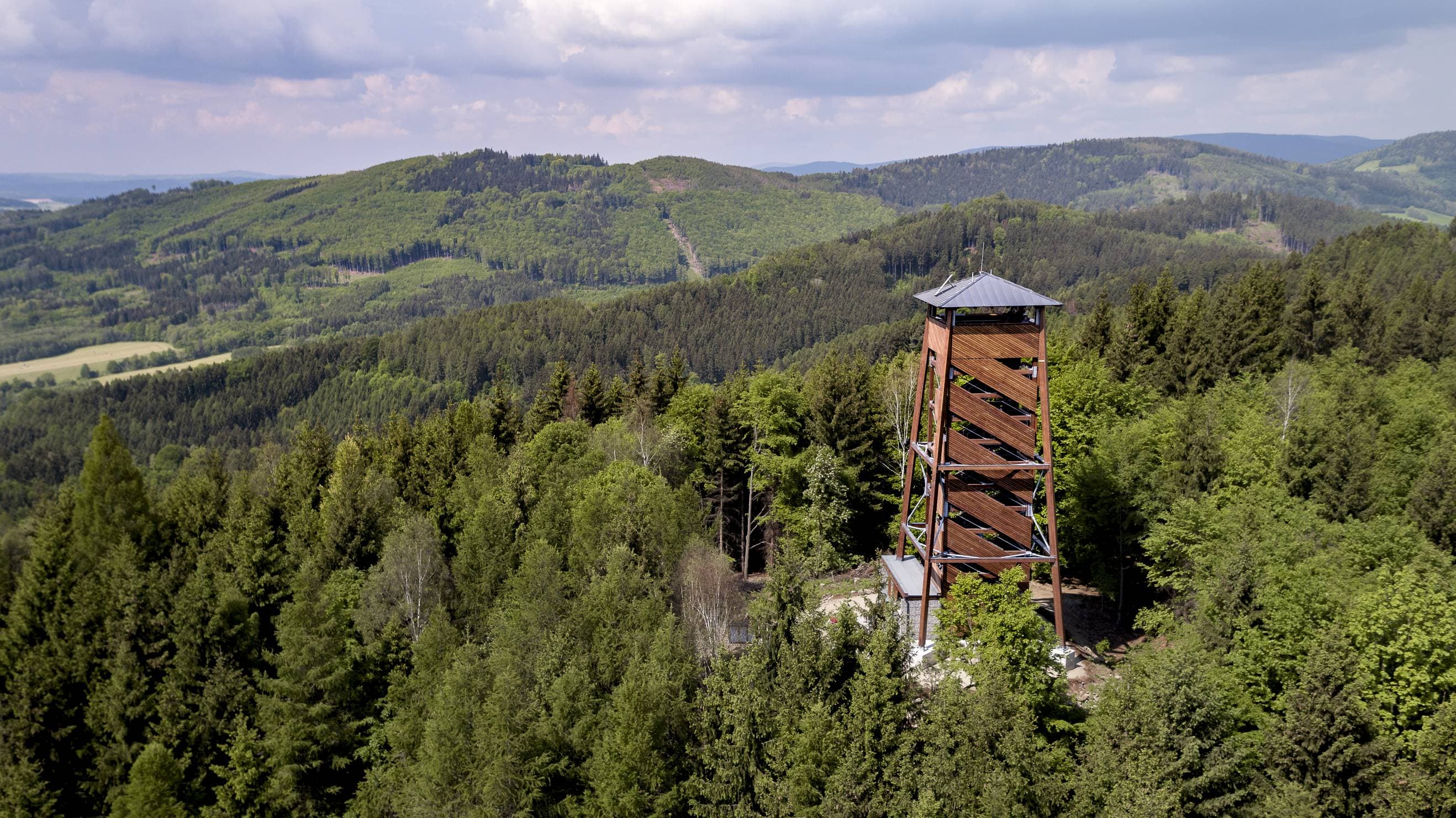 Rozhledna Bukovka nad krajinou
